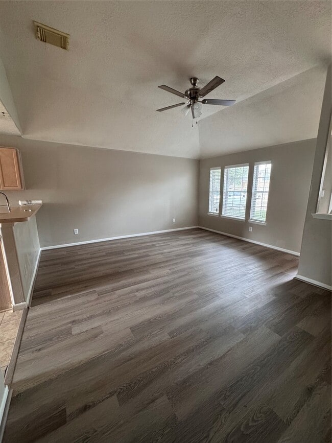 Photo - 19419 Woolongong Dr