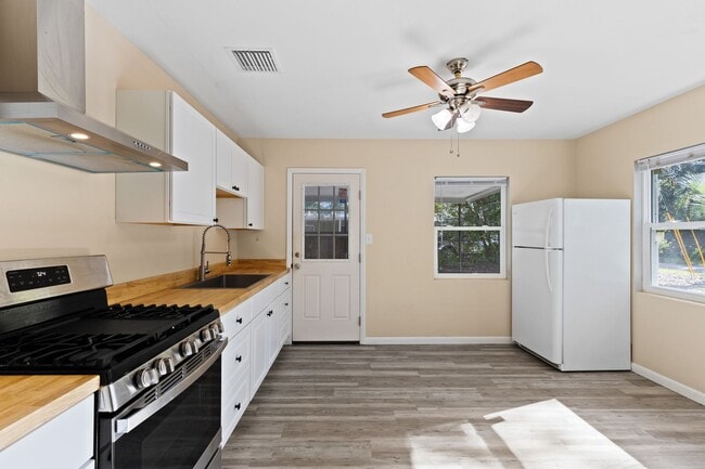 Photo - Remodeled 2 bedroom 1 bath duplex located near the Duckpond area