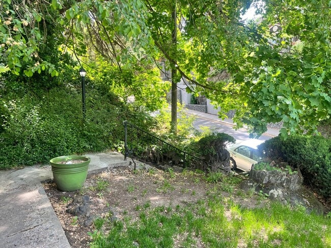 1104 West 7th Avenue Apartments