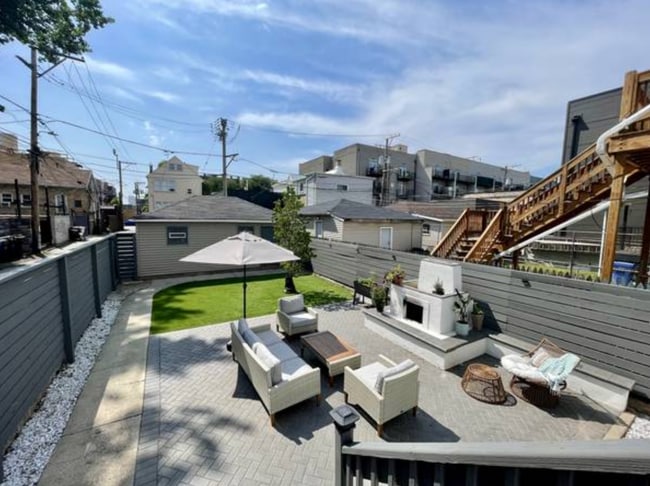 Building Photo - 814 N Fairfield Ave Unit 2