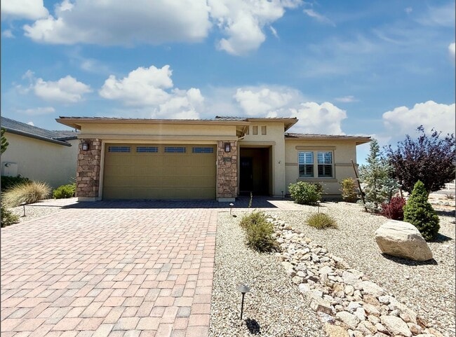 Building Photo - Move-In Ready 2 Bed, 2 Bath Home in Prime Prescott Location