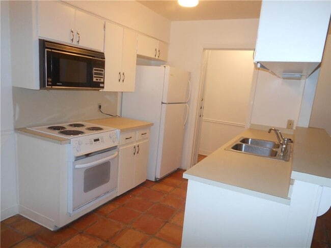 2308 Barton Skyway
