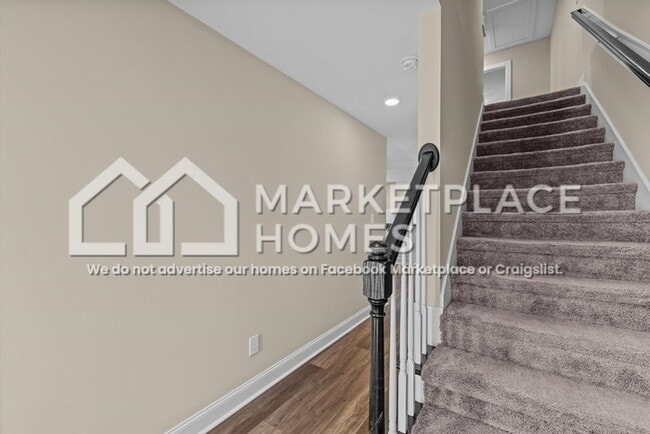 Photo - 704 Chatsworth Wy