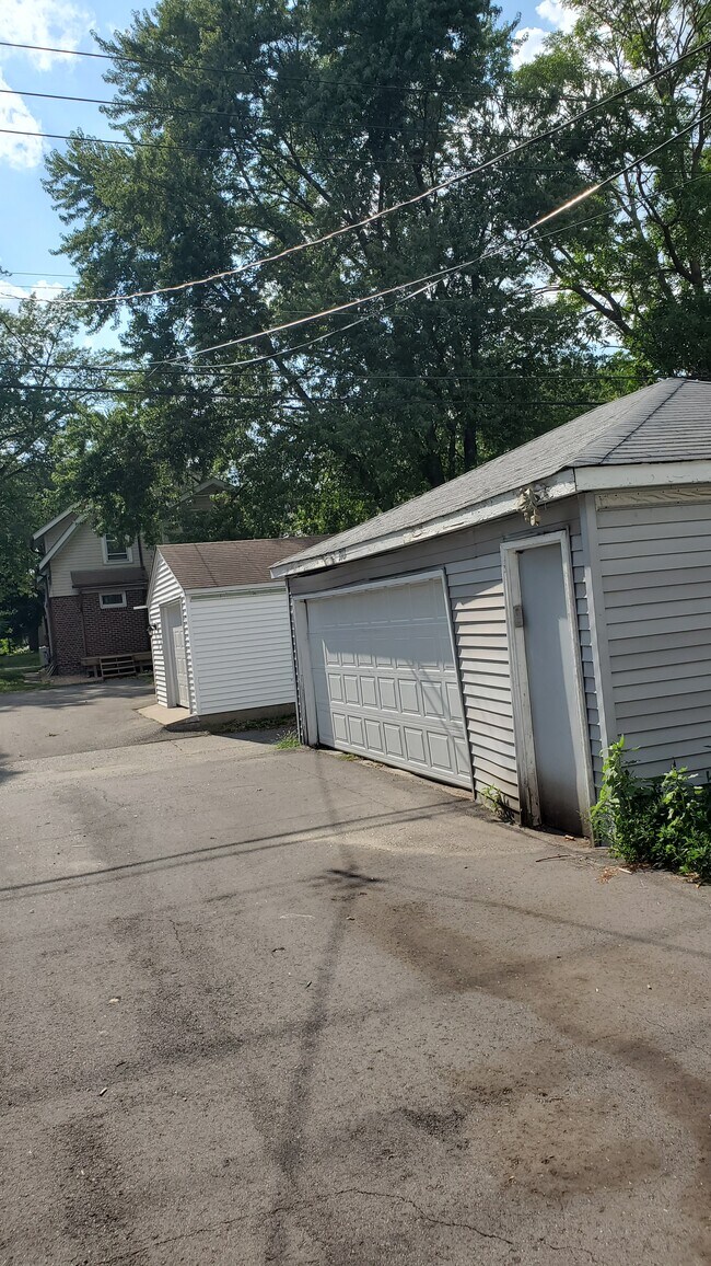 Photo - 3913 Thomas Ave N