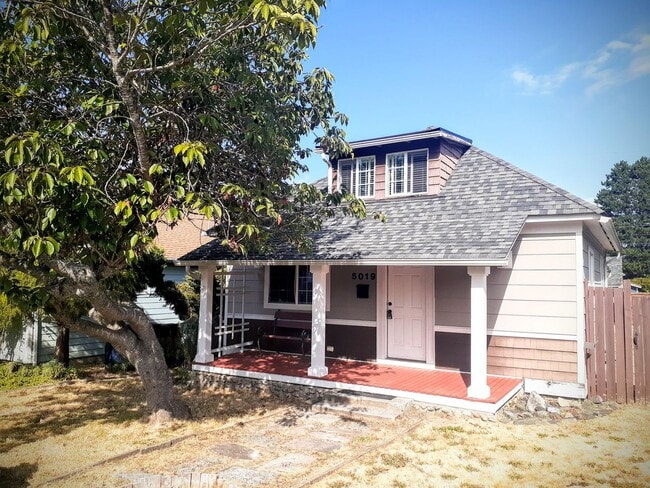 Building Photo - Very Nice 2 bedroom Point Defiance Cottage!
