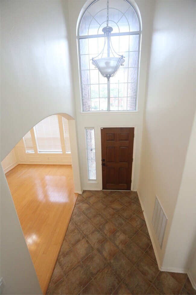 Photo - 1611 Candleston Ln