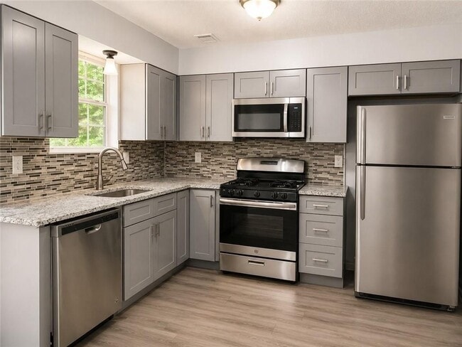 Photo - 135 Barrington Dr E