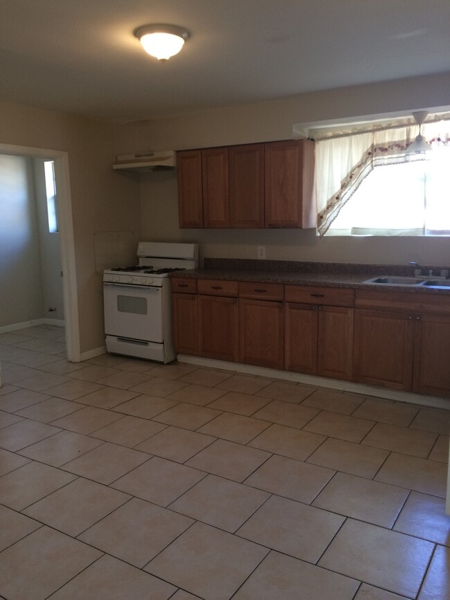 Photo - 2350 Lyndell Dr Unit C