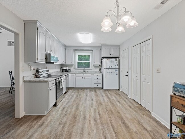 Photo - 105 Whisperbrook Cir