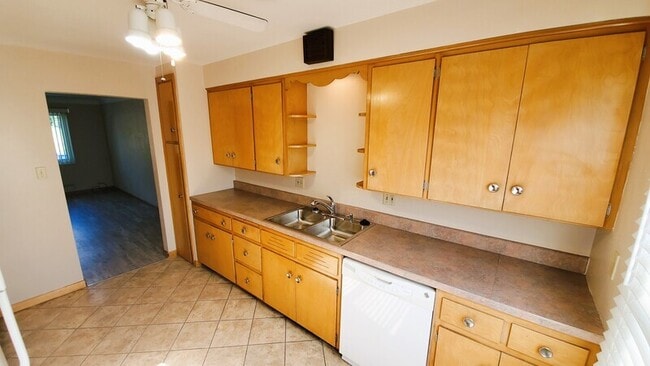 Photo - 2903 Oakland Rd NE