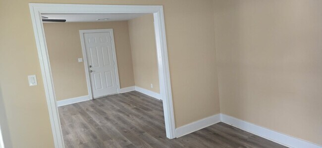 Photo - 955 Putnam St