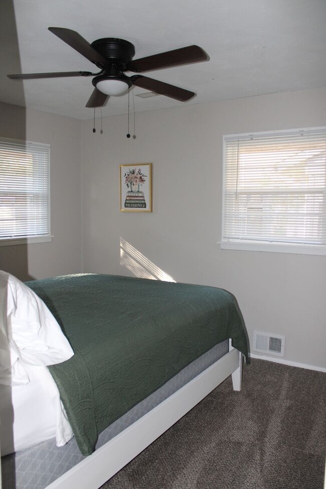 Photo - 3 bed 2 bath 2 car garage near campus.