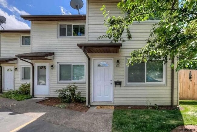 Photo - Updated 2BD/1BA Townhome- Move-In Ready Just in Time for Summer!