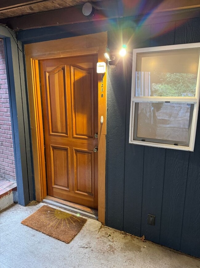 Building Photo - 1bd/1ba Seattle Home