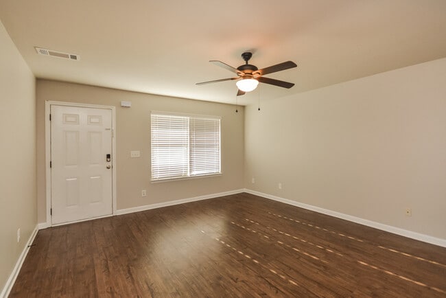 Photo - 1110 Jury Ct