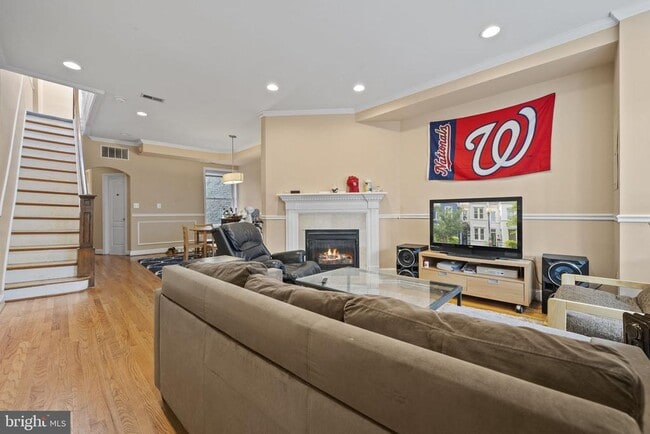 Photo - 128 Thomas St NW