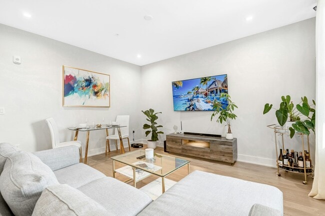 Photo - 701 Swann Ave Unit 406