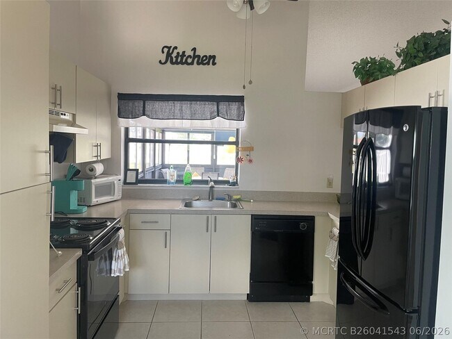 Photo - 5675 Northpointe Ln