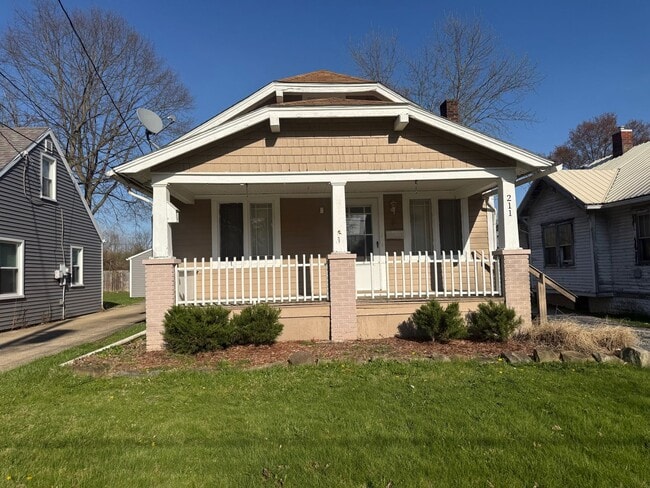 Building Photo - Updated 2/3 Bedroom Bedroom Austintown Home for Rent
