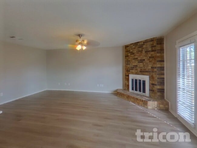 Photo - 5915 Myers Rd