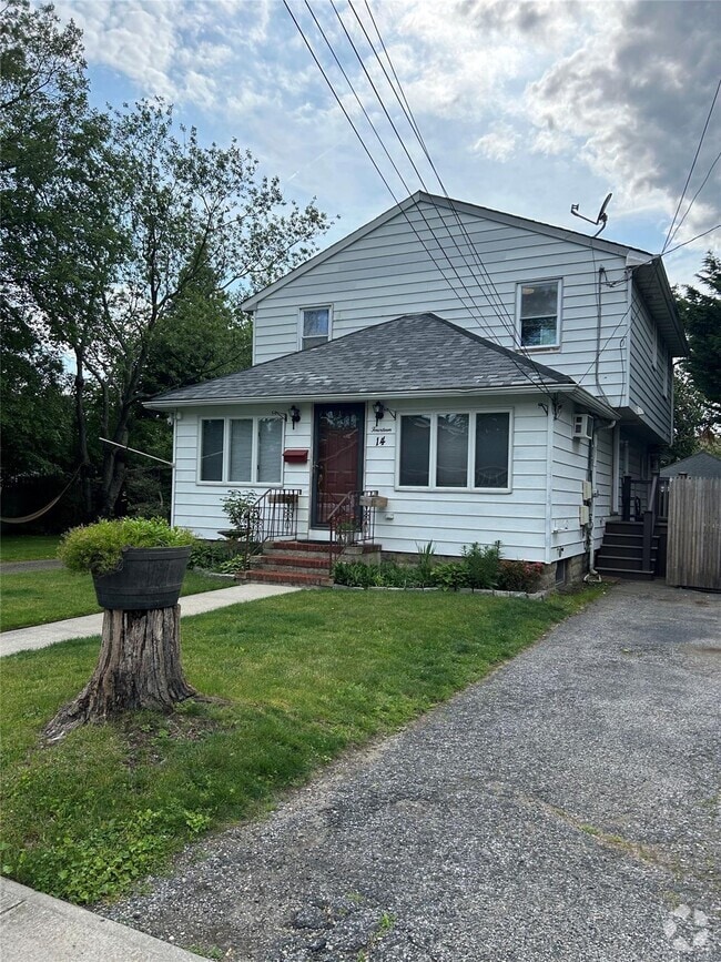 Building Photo - 14 Walnut Ave E Rental