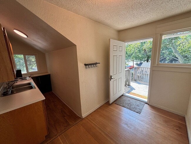 Photo - 2301 W Regan Ave Unit 2