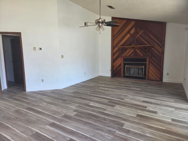 Photo - 1504 W Mann Ave