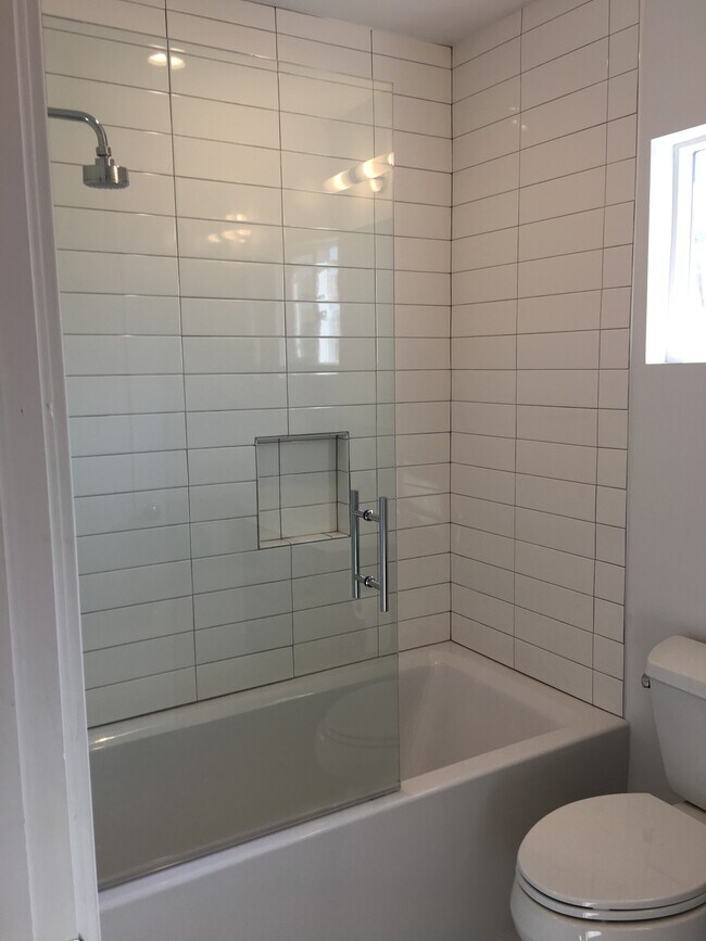 Photo - 835 1/2 Waterloo St