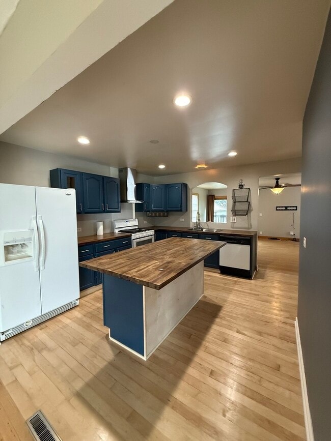 Photo - 479 N Elm Ave