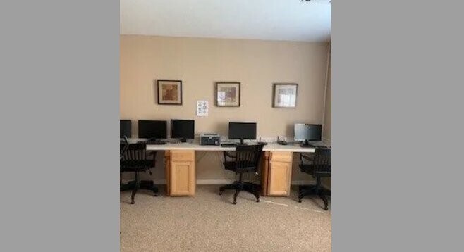 Photo - 1060 Mountain View Rd NE