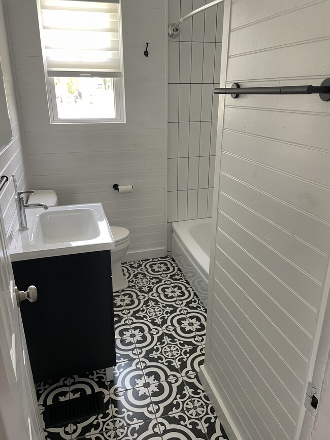 Photo - 5901 Carl Pl