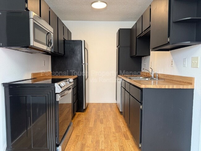 Building Photo - 2131 2nd Ave E