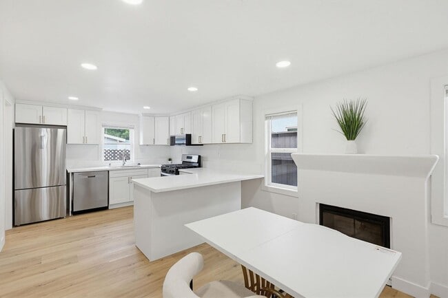Photo - Brand new renovated 2+1 in Ocean Beach. Includes parking and laundry Unidad 4853