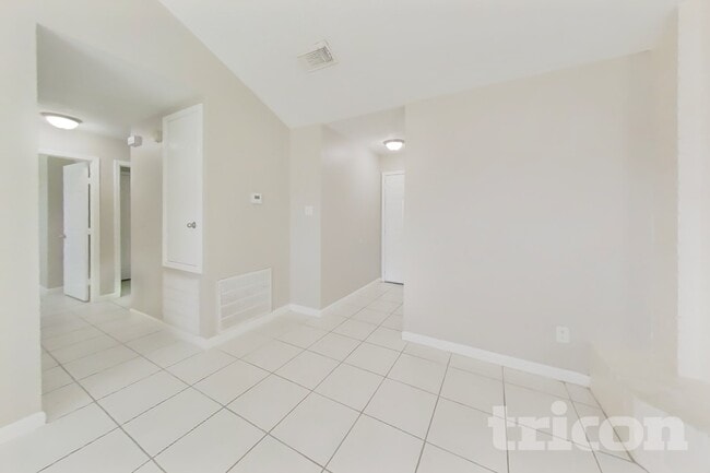 3446 Edgecreek Dr