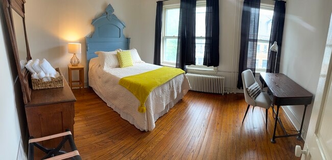 Photo - 128 W Louther St