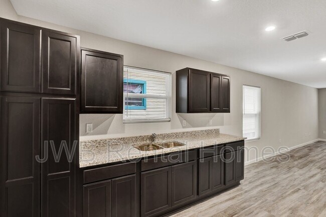 Photo - 325 Woodlawn Ave