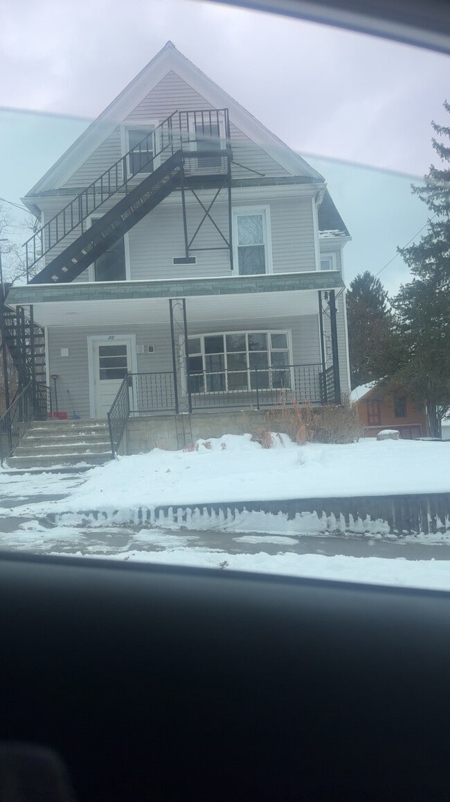 Building Photo - 86 Elm St Unit 3