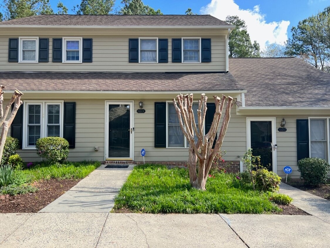 Adorable 2 Bed Townhome Convenient to Duke... - Adorable 2 Bed Townhome Convenient to Duke...