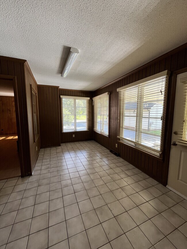Photo - 5625 Potter Rd