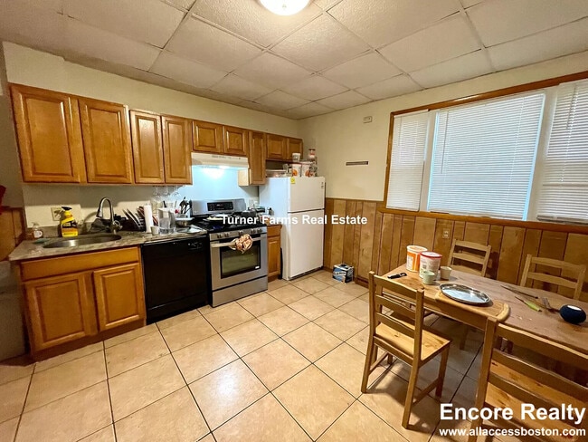 Building Photo - 9 Fulkerson St Unit 2