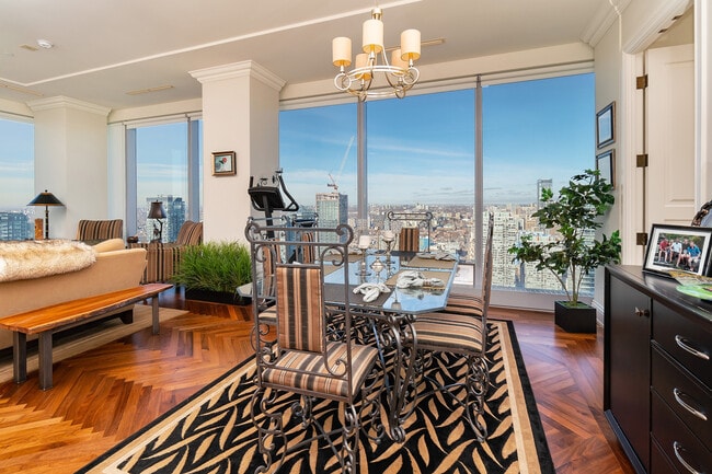 Building Photo - 183 Wellington St W