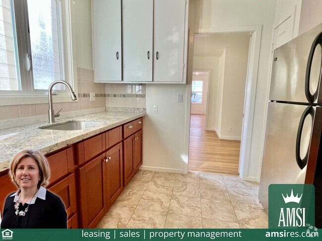 Building Photo - Located on amazing Lake Street 1Bed/1Bath Unit 2 Rental