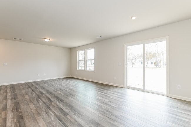 Photo - 2167 Bayside St SW