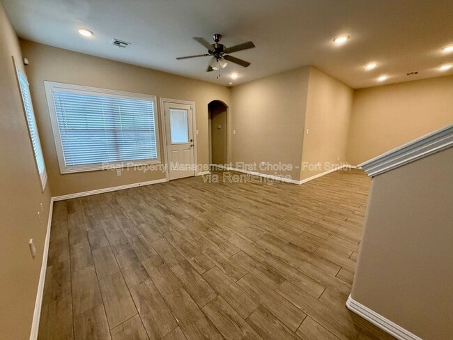 Photo - 6609 Leightyn Ln