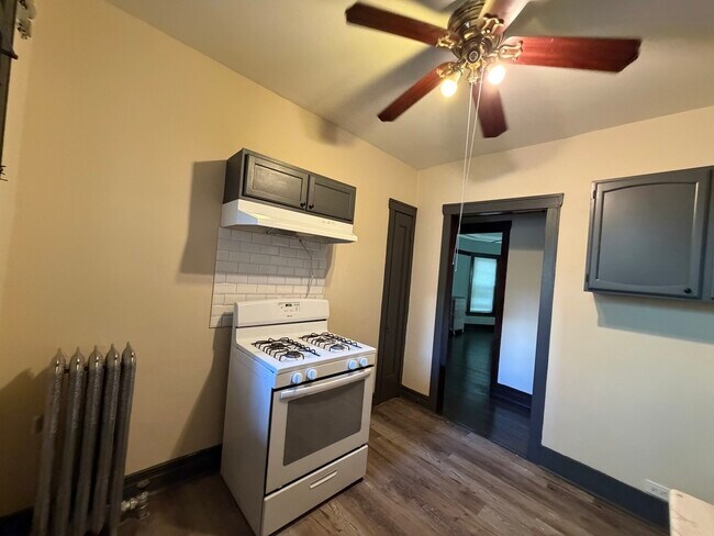 Photo - 7304 S Emerald Ave Unidad 1R