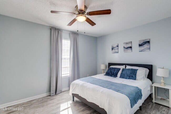 Photo - 245 Mc Donnell Ave