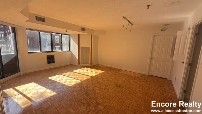 Photo - 156 Kelton St Unit 6