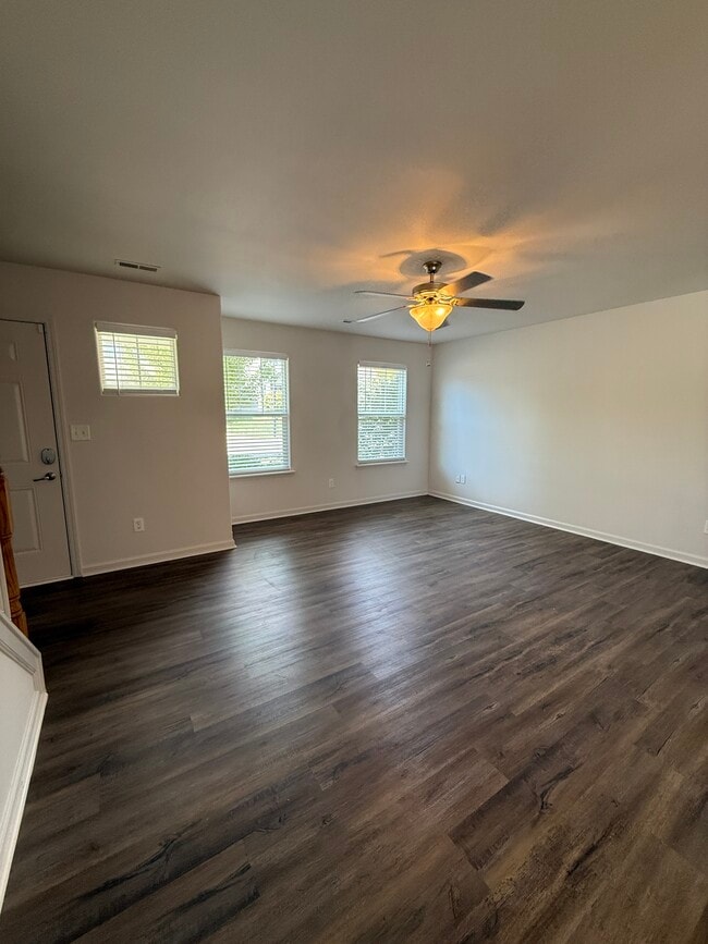 Photo - 256 Old Woolen Mill Ln