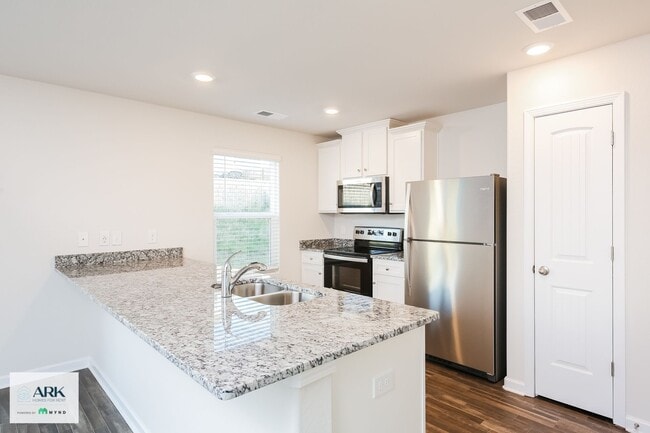 Photo - 2149 Southlea Dr