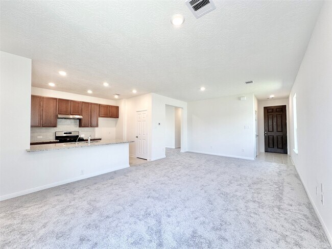 Photo - 562 Broken Boulder St